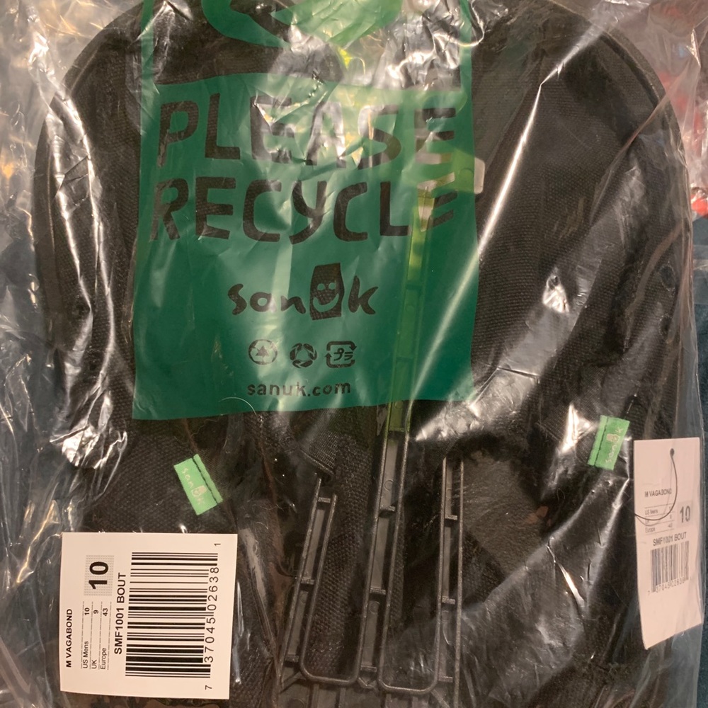 Men’s sanuk’s brand new in package